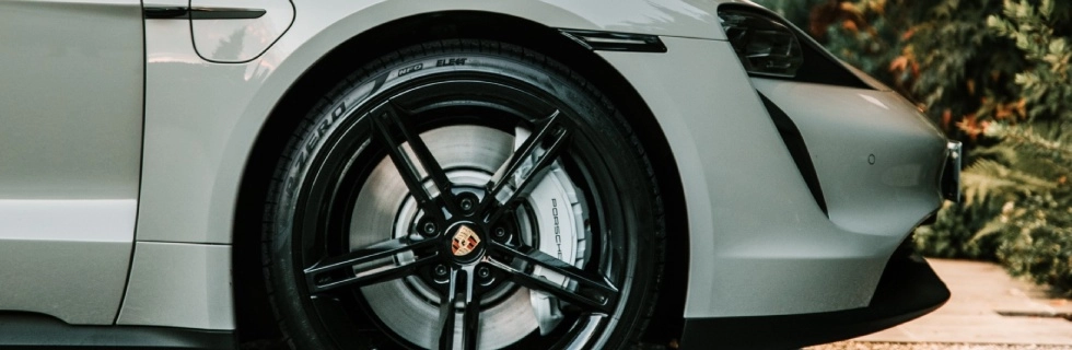 Why Pirelli Tyres Are the Top Choice for Car Owners in Dubai?