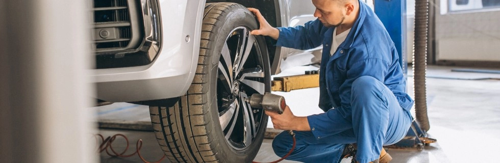 Why Tyre Installation Packages Matter When Buying Tyres Online? 